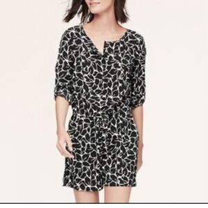 Ann Taylor Loft Black and White Leaf Print Romper, Women’s Size 2